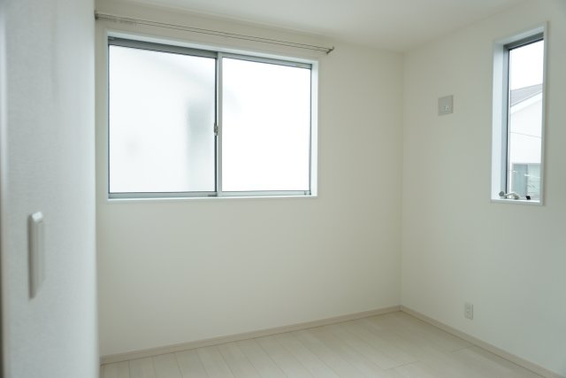 草加市西町 中古戸建の洋室|5.25帖