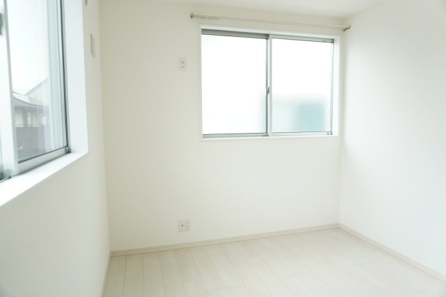 草加市西町 中古戸建の洋室