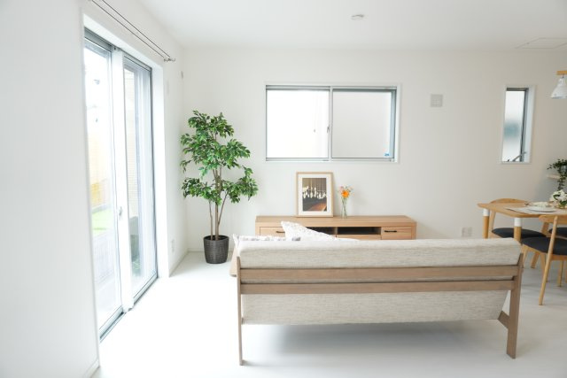 草加市西町 中古戸建の居間・リビング