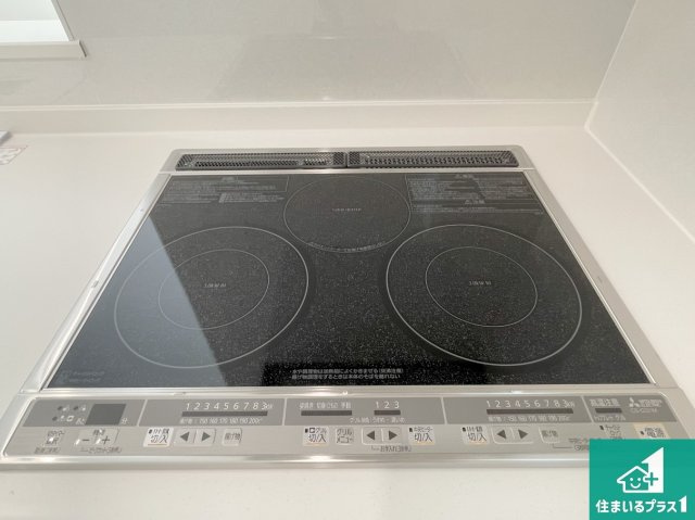現地説明会開催　近江八幡市堀上町　第24-1期　新築一戸建ての設備|火を使わないので、安心なＩＨコンロ！でこぼこが無い構造なので、掃除もしやすく清潔に保てます！