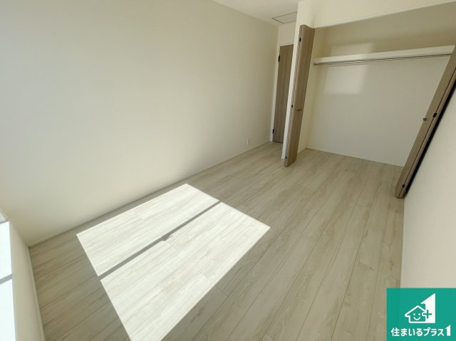 現地説明会開催　近江八幡市堀上町　第24-1期　新築一戸建ての洋室|シンプルな洋室は、自分好みのインテリアが楽しめます♪ご家族とインテリアや家具を選びに行くのは新築購入時の醍醐味の一つです。ぜひお楽しみください♪