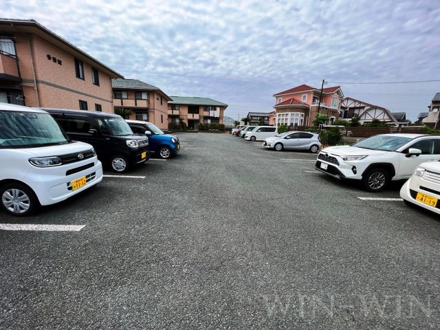 iホームTOWN 四番館の駐車場
