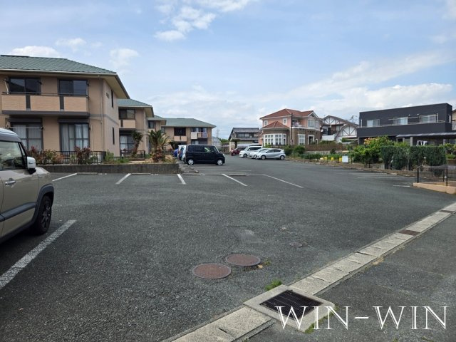 iホームTOWN 四番館の駐車場