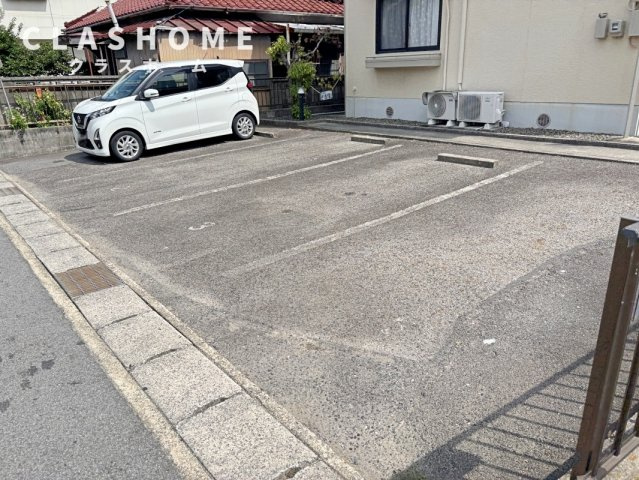 メゾンエルフ　Ａ棟　　刈谷市近郊の賃貸はクラスホームの駐車場