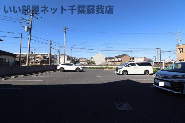 グラン・ウッドＡの駐車場|駐車場があるので、車を買う予定の方も安心です