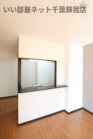 グラン・ウッドＡのキッチン|コンパクトなキッチンで掃除もラクラク