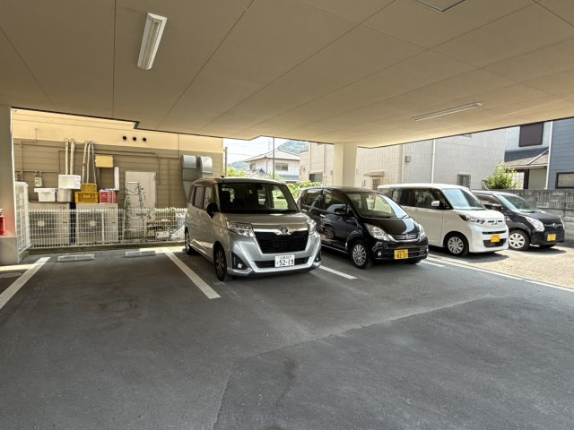 リバティ田寺の駐車場