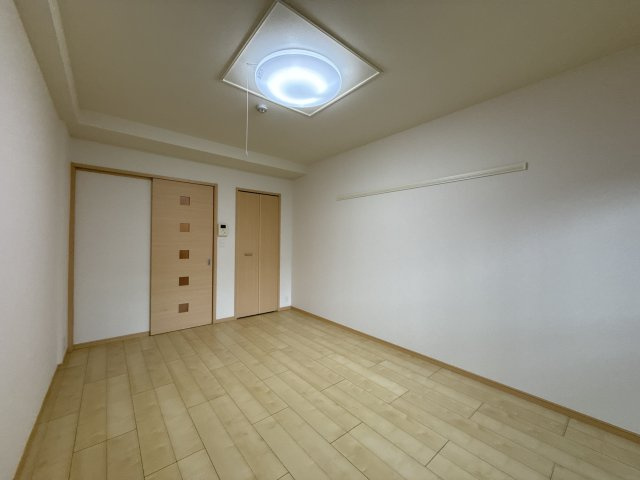 クレール姫路の洋室