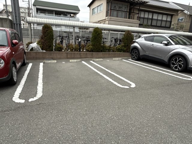クレール姫路の駐車場
