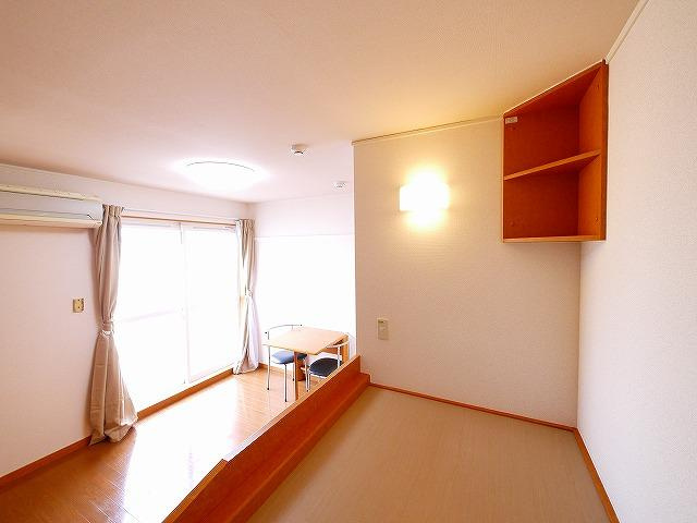 レオパレスＴａｋｕｙａⅢの居間・リビング|こちらの居間で趣味の時間をお楽しみください