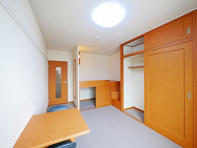 レオパレス和（南京終町）の居間・リビング|使いやすい居間です
