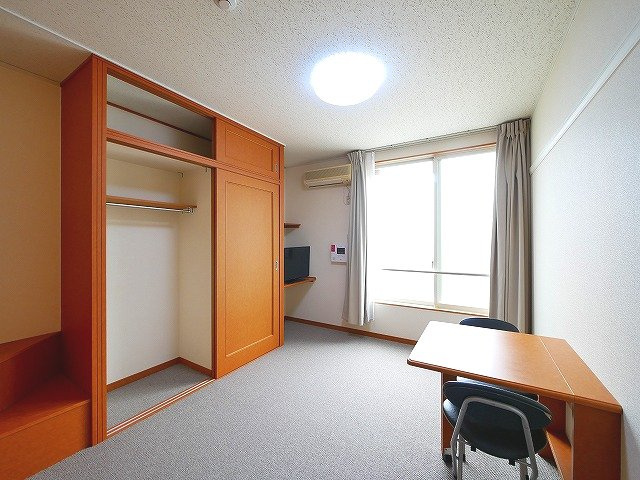 レオパレス和（南京終町）の寝室|ゆとりの広さです