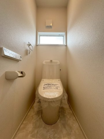 SUN COURTーサンコート－小倉南区八重洲町【小倉南区　新築戸建て】のトイレ|2階トイレ♪窓があり換気できます【小倉南区　新築戸建て】