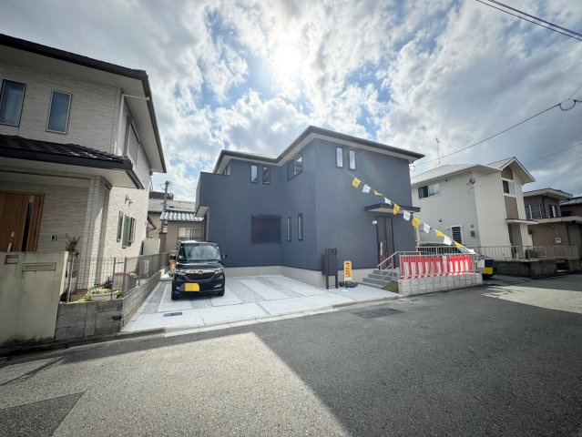 SUN COURTーサンコート－小倉南区八重洲町【小倉南区　新築戸建て】の駐車場|駐車スペースは並列2台可能　【小倉南区　新築戸建て】
