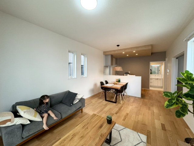 【居間・リビング】の画像