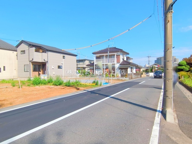 見沼区東大宮50期　新築戸建　ケイアイスタイル01の前面道路含む現地写真