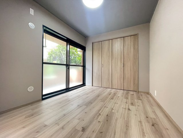 【価格改定】ルシエル向日町駅前の洋室|幅広クローゼット付きで、たっぷり収納できます。