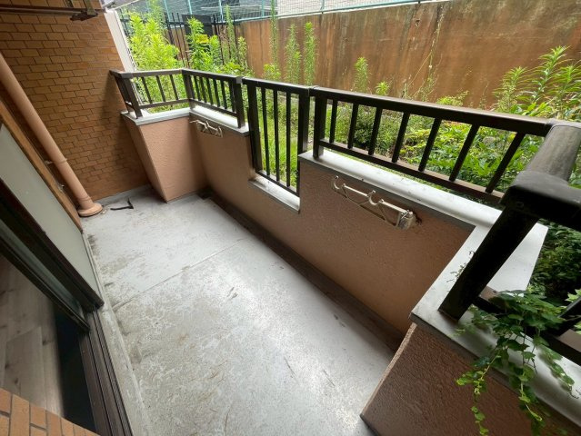 【価格改定】ルシエル向日町駅前のバルコニー|洋室（約5.1帖）からバルコニーに出ることができます！