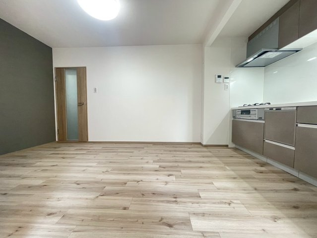 【価格改定】ルシエル向日町駅前のキッチン|15帖超の広々LDK。
家具の配置も自由自在です！