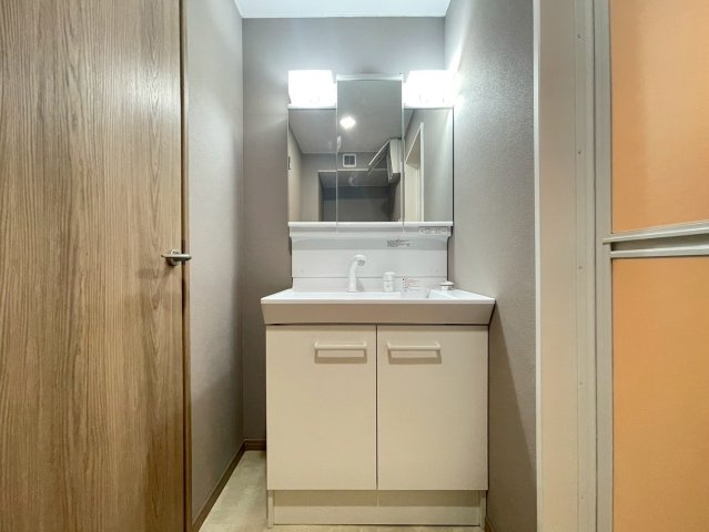 【価格改定】ルシエル向日町駅前の独立洗面台|洗面台を新調済み。
毎朝の身支度が気持ちよくスタートできます！