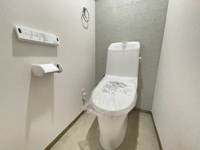 【価格改定】ルシエル向日町駅前のトイレ|清潔＆快適！温水洗浄便座付きトイレを採用。