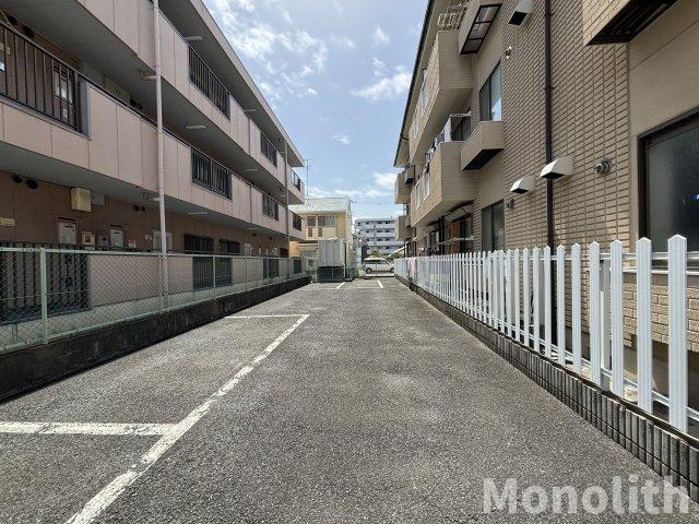メゾンドファーネスの駐車場