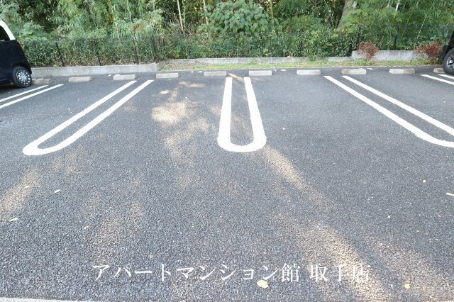 パーク・ヒルズ利根弐番館の駐車場