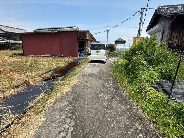 宇高町1丁目　売土地の前面道路含む現地写真