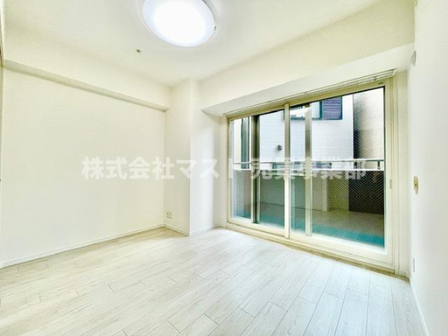 セレッソコート福島ウエストライブの洋室|◆居心地の良さそうなリラックスできる空間。独立性のある建物ですので、ご自分の時間を大切にしたご家族様にぴったりです！
