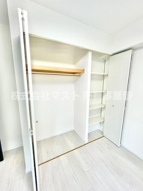 セレッソコート福島ウエストライブの収納|◆可動棚付きのクローゼットは使い勝手が良い収納ですね♪
