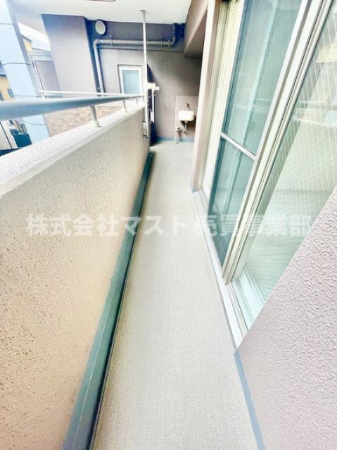 セレッソコート福島ウエストライブのバルコニー|◆スロップシンク付のバルコニーです。ガーデニングや家庭菜園、大掃除にも大活躍♪