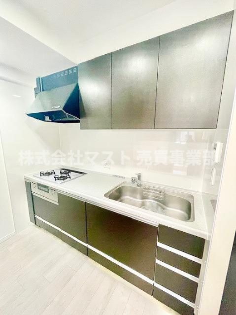 セレッソコート福島ウエストライブのキッチン|◆壁付け型のキッチンは空間をより広く活用でき、配膳もしやすい環境です♪