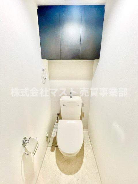 セレッソコート福島ウエストライブのトイレ|◆上部にも収納スペースがございますので、便利にご利用頂けます♪
