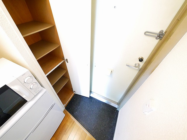 レオパレス古都の玄関