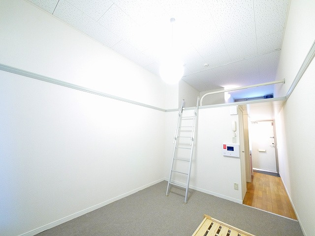 レオパレス古都の居間・リビング