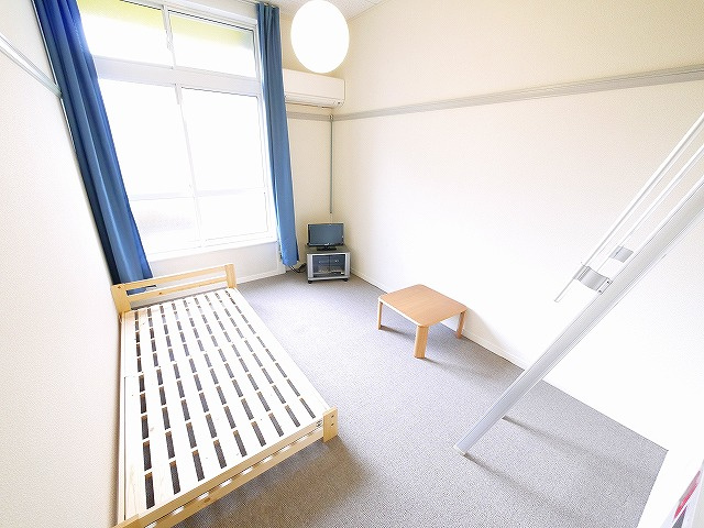 レオパレス古都の寝室