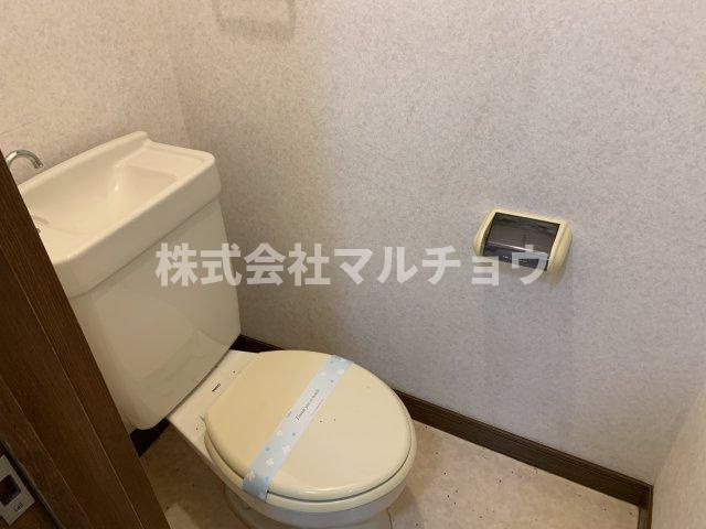 コーポ大戸台のトイレ|落ち着いた色調のトイレです