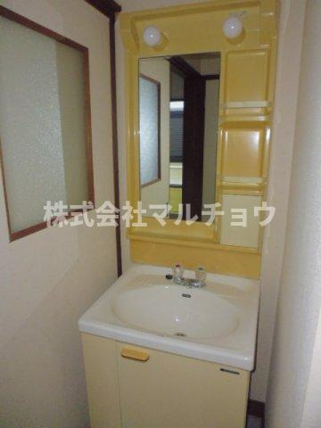 コーポ大戸台の独立洗面台|独立洗面台、小物を置くことができて便利です