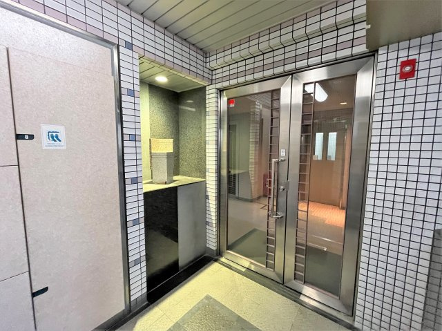 ◆２０２５年２月リフォーム完了◆南向き専用庭付◆「椥辻」駅まで徒歩１分◆プレセランス山科のエントランス|エントランス