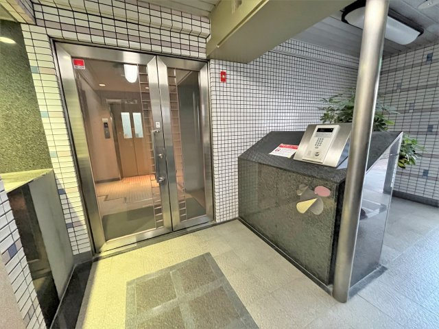 ◆２０２５年２月リフォーム完了◆南向き専用庭付◆「椥辻」駅まで徒歩１分◆プレセランス山科のエントランス|エントランス