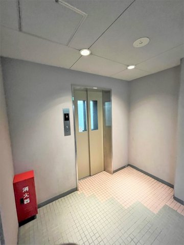 ◆２０２５年２月リフォーム完了◆南向き専用庭付◆「椥辻」駅まで徒歩１分◆プレセランス山科のその他共用部分|エレベーター