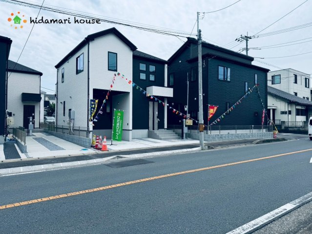 北区本郷町5期　新築戸建　グラファーレ04の前面道路含む現地写真