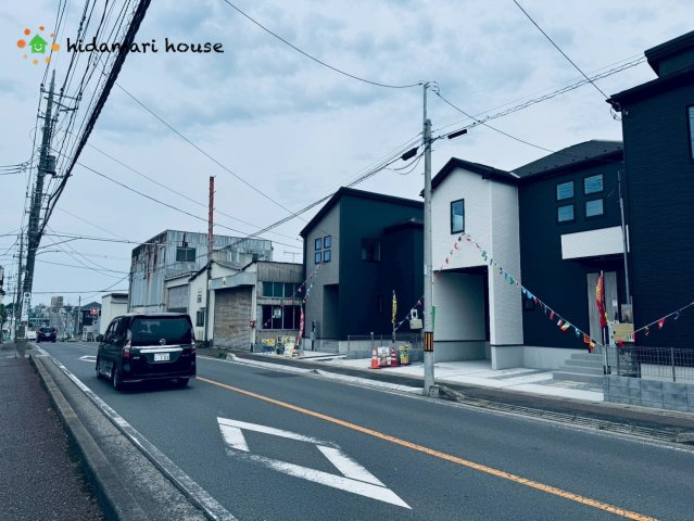 北区本郷町5期　新築戸建　グラファーレ04の前面道路含む現地写真