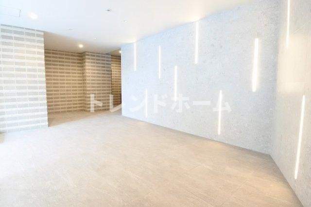 ワールドアイ梅田WESTのエントランス|選べる家電プランあり！！