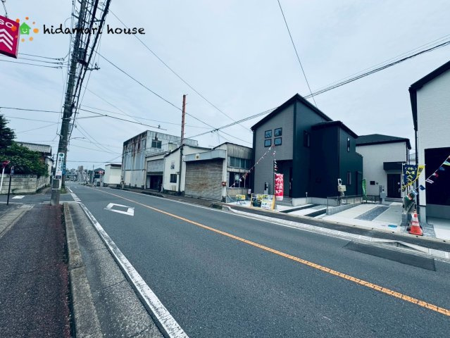 北区本郷町5期　新築戸建　グラファーレ05の前面道路含む現地写真