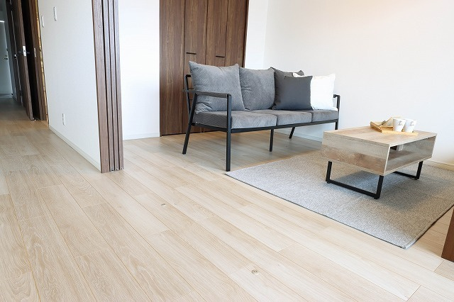 ディアステージ奥田公園の洋室|引き戸を開放すれば大空間LDKに変身！暮らしに合わせて自在にレイアウトできます。