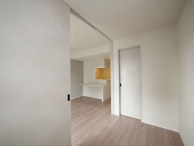 コンフォリア新大阪宮原Qの洋室