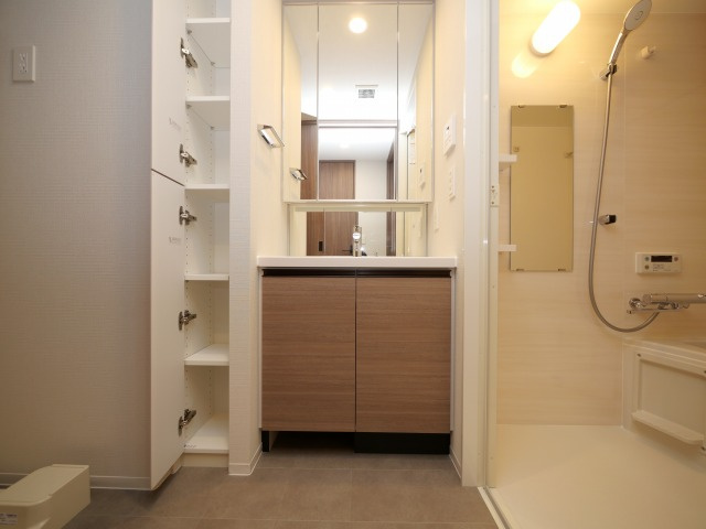 コンフォリア新大阪宮原Qの洗面所