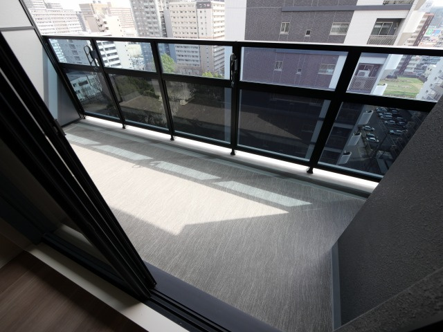 コンフォリア新大阪宮原Qのバルコニー