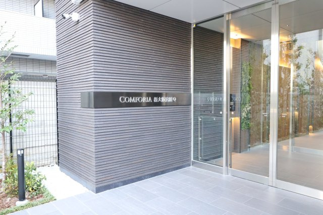 コンフォリア新大阪宮原Qのエントランス